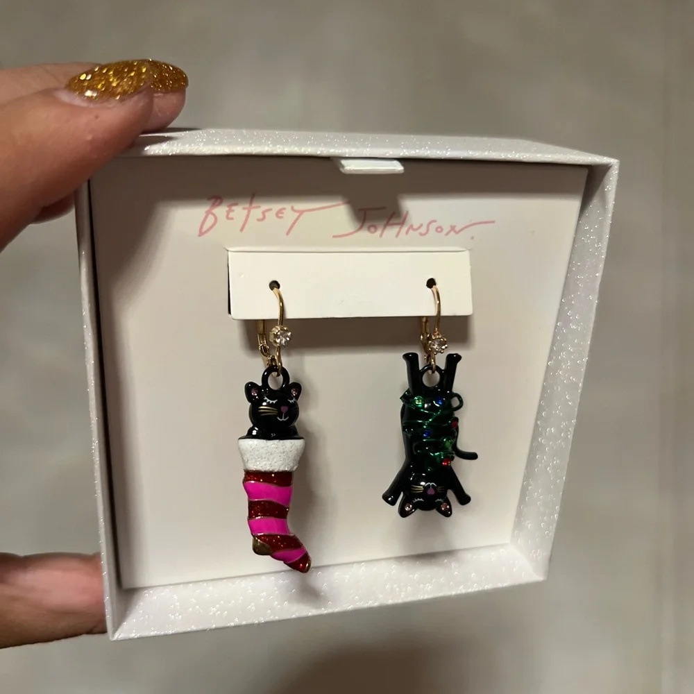 Betsey Johnson Christmas Cats Mismatch Earrings - Picture 2 of 7